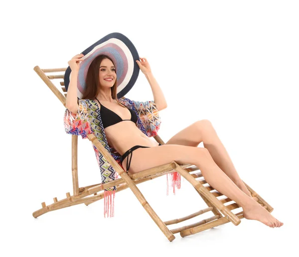 Jonge vrouw op ligstoel tegen witte achtergrond. Strand accessoires — Stockfoto