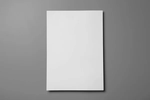 Folhas de papel em branco para brochura sobre fundo cinza, vista superior. Faz asneira. — Fotografia de Stock