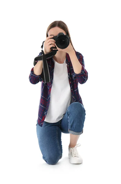 Fotógrafo profesional tomando fotos sobre fondo blanco — Foto de Stock