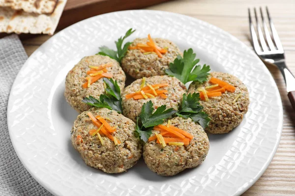 Plate of traditional Passover (Pesach) gefilte fish on wooden background, closeup — Stock Photo, Image