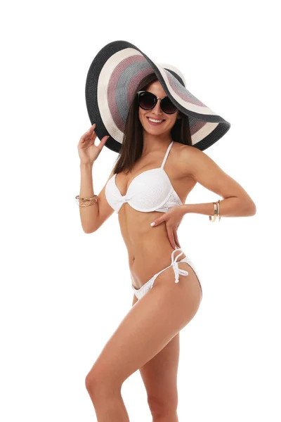 Mooie sexy vrouw met slank lichaam in stijlvolle bikini op witte achtergrond — Stockfoto