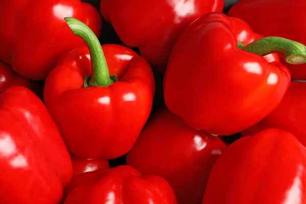 Veel rijpe rode paprika als achtergrond, bovenaanzicht — Stockfoto