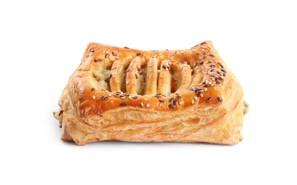 Pâtisserie feuilletée savoureuse fraîche sur fond blanc — Photo