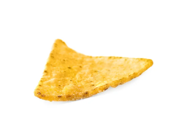 Smakelijke Mexicaanse Nacho-chip op witte achtergrond — Stockfoto