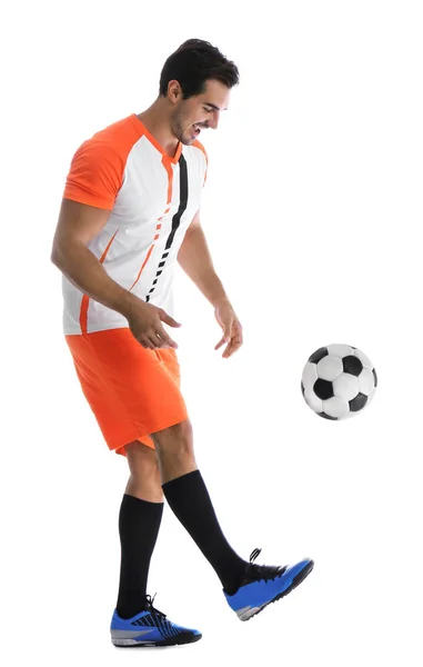 Mladý muž hraje fotbal na bílém pozadí — Stock fotografie