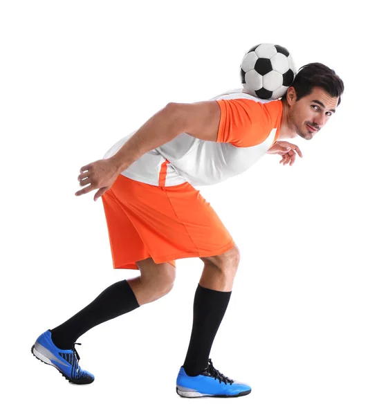 Молодой человек играет в футбол на белом фоне — стоковое фото