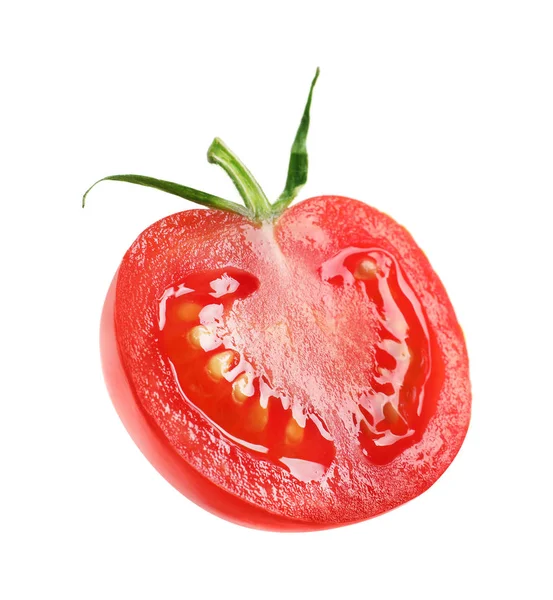 Połowa świeżych pomidorów wiśniowych na białym tle — Zdjęcie stockowe
