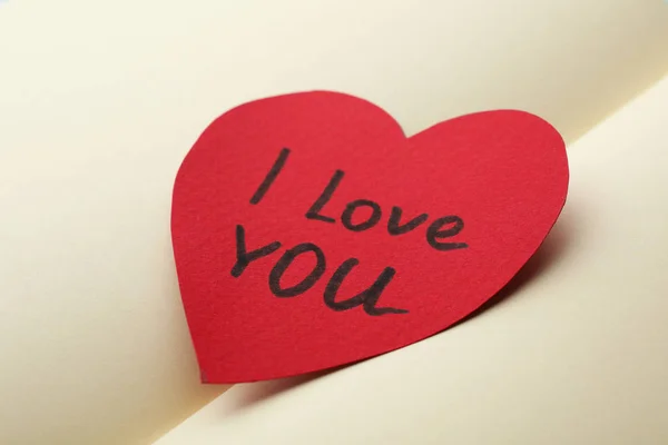 Açık not defterinde Seni Seviyorum kelimeleri ile kağıt kalp, closeup — Stok fotoğraf