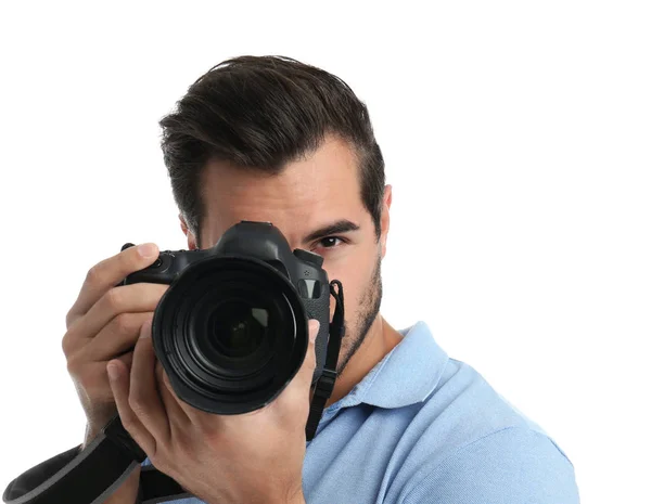 Joven fotógrafo profesional tomando fotos sobre fondo blanco — Foto de Stock