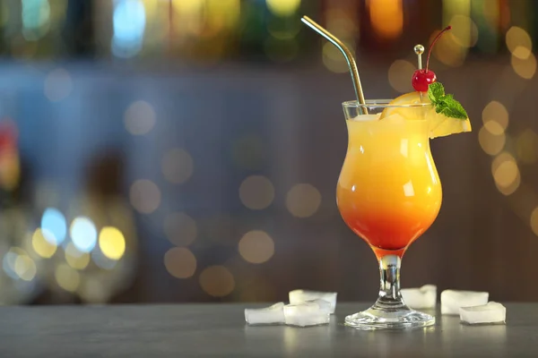 Gerade machte appetitlichen Cocktail-Sex am Strand in der Bar. Raum für Text — Stockfoto