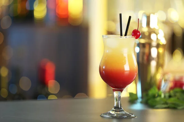 Gerade machte appetitlichen Cocktail-Sex am Strand in der Bar. Raum für Text — Stockfoto