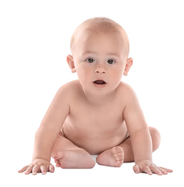 Schattige kleine baby zittend op witte achtergrond — Stockfoto