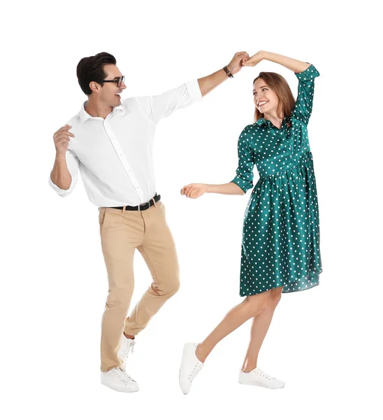 Hermosa pareja joven bailando sobre fondo blanco — Foto de Stock