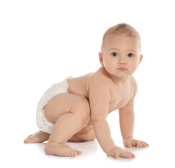 Carino piccolo bambino strisciando su sfondo bianco — Foto Stock