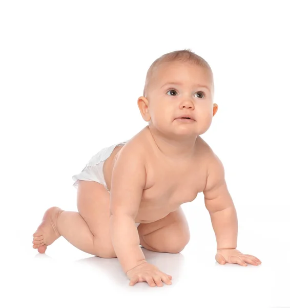 Bonito pouco bebê rastejando no branco fundo — Fotografia de Stock