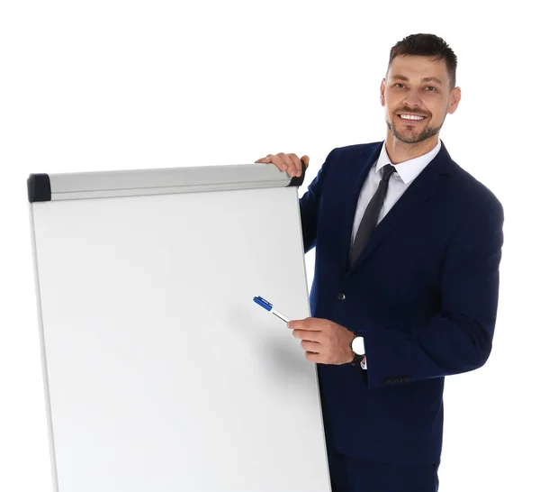 Professionele business trainer in de buurt van flip chart Board op witte achtergrond. Ruimte voor tekst — Stockfoto