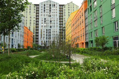 Kiev, Ukrayna - 21 Mayıs 2019: Güneşli bir günde Dniprovskyi bölgesinde modern konut emlak Comfort Town