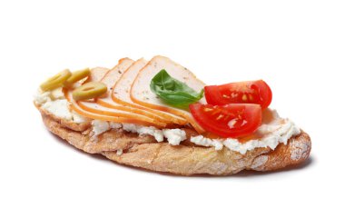 Beyaz arka planda lezzetli tavuk bruschetta. Geleneksel İtalyan antipastosu
