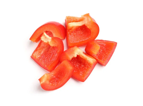 Fatias de pimentão vermelho maduro no fundo branco — Fotografia de Stock
