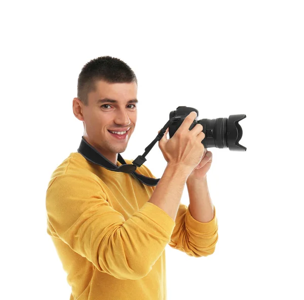 Νεαρή φωτογράφος με επαγγελματικό κάμερα σε άσπρο φόντο — Φωτογραφία Αρχείου