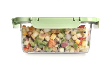 Beyaz arka plan üzerinde kutuiçinde sebze karışımı