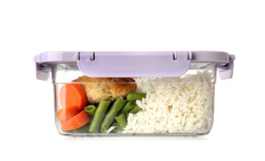 Beyaz izole hazırlanmış yemek ile Plastik kutu