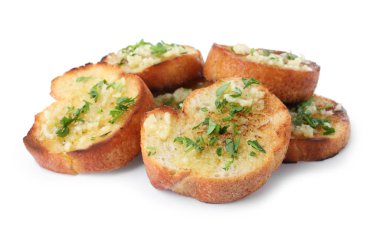 Beyaz arka planda sarımsak ve ot ile tost ekmek Dilimleri