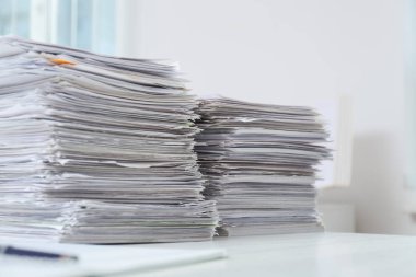 Ofiste masada belge yığınları