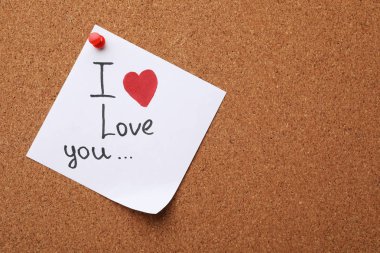 I Love You ve mantar arka plan üzerinde kalp kelimeleri ile Kağıt kağıt, üst görünümü. Metin için alan