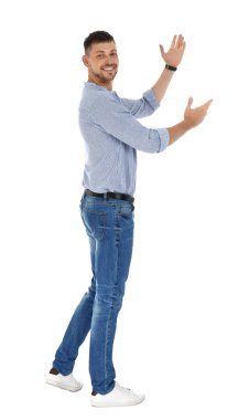 Profesyonel iş eğitmeni beyaz arka plan üzerinde bir şey gösteren