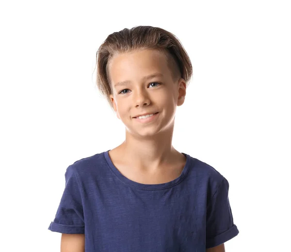 흰색 배경에 캐주얼 복장에 귀여운 어린 소년의 초상화 — 스톡 사진