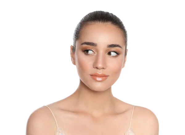 Schöne junge Frau mit Glitzer-Make-up auf weißem Hintergrund — Stockfoto