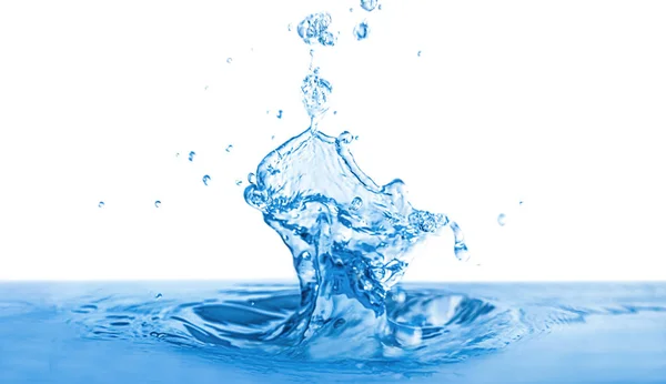 Splash de água com gotas sobre fundo branco, close-up — Fotografia de Stock
