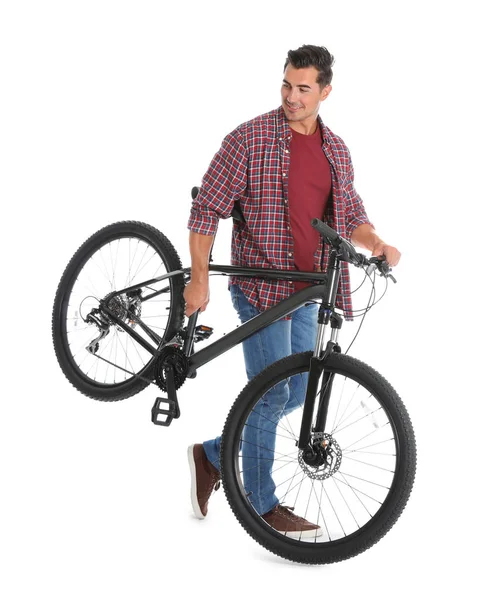 흰색 배경에 현대 자전거와 잘 생긴 젊은 남자 — 스톡 사진