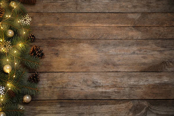 Decoración navideña sobre fondo de madera, plano. Espacio para texto — Foto de Stock