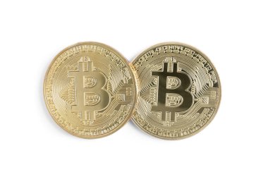 Beyaz, üst görünümde izole Bitcoins. Dijital para birimi