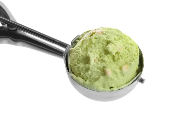 白い背景においしいピスタチオアイスクリームのスクープ — ストック写真