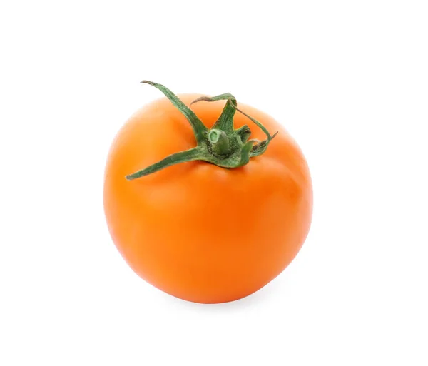 Delicioso tomate naranja maduro sobre fondo blanco —  Fotos de Stock