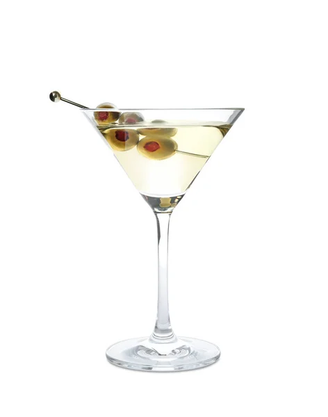 Стакан классического сухого мартини с оливками на белом фоне — стоковое фото