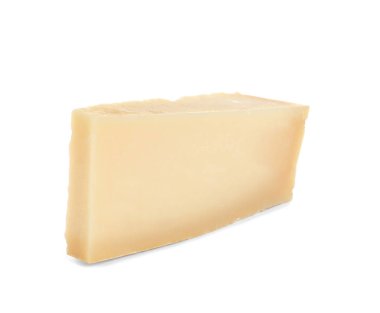 Beyaz izole lezzetli parmesan peyniri parçası