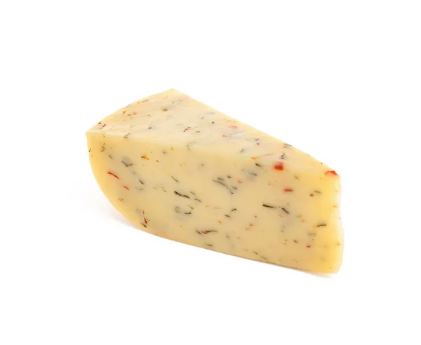 バジルとパプリカを白に分離したおいしいチーズ — ストック写真