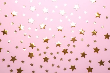 Pembe arka plan üzerinde konfeti yıldız, düz yatıyordu. Noel kutlaması