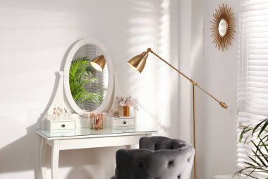 Şık tuvalet masası ile şık oda iç