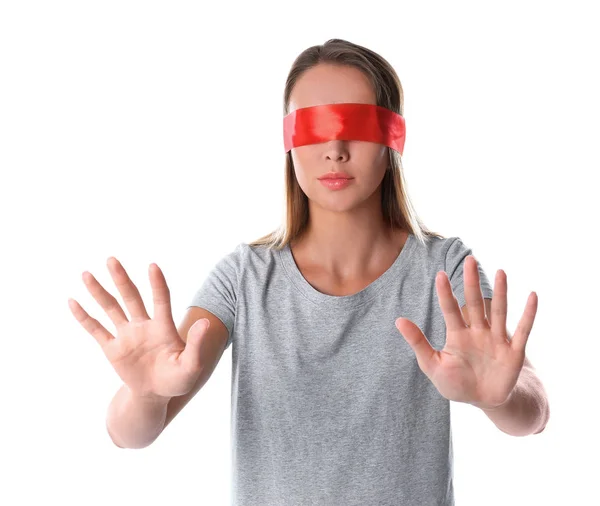 Giovane donna con benda rossa su sfondo bianco — Foto Stock