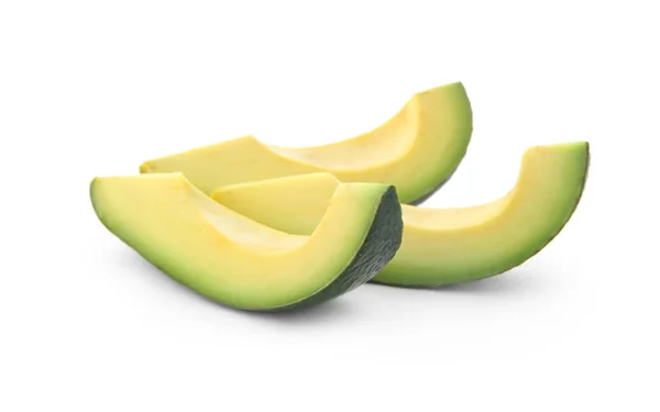 Snijwonden van rijpe avocado op witte achtergrond — Stockfoto