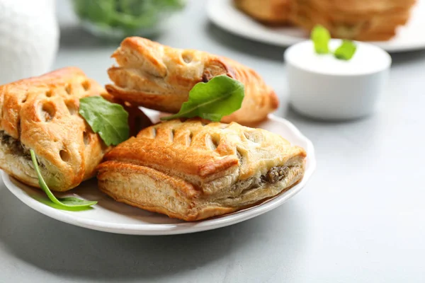 Fresh delicious puff pastry served on light table, closeup — Stock Photo, Image