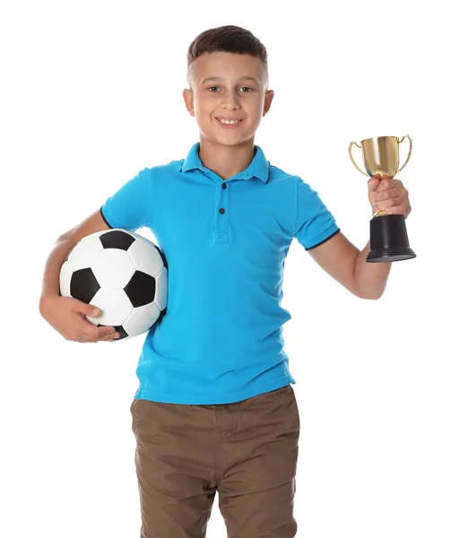 Garçon heureux avec coupe gagnante dorée et ballon de football sur fond blanc — Photo