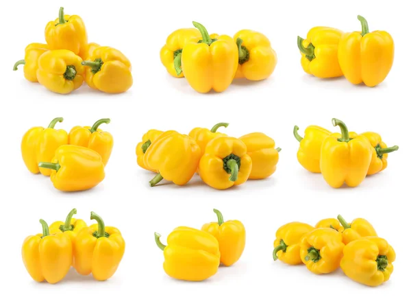 Set di peperoni gialli maturi su sfondo bianco — Foto Stock