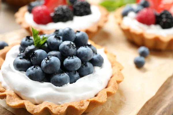 Tart with blueberries, closeup view. Delicious pastries — Stock Photo, Image