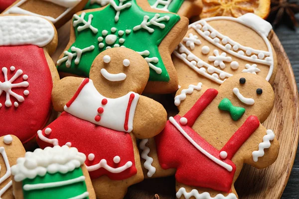 Tasty homemade Christmas cookies on wooden plate, closeup view — Stock Photo, Image